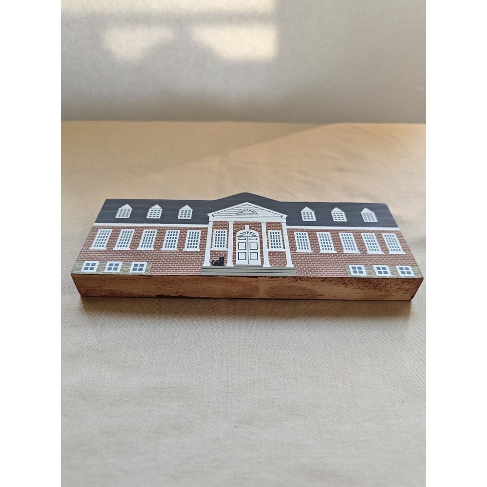Cat's Meow Wooden Doylestown Emergency Hospital Pennsylvania 1992 Shelf Sitter